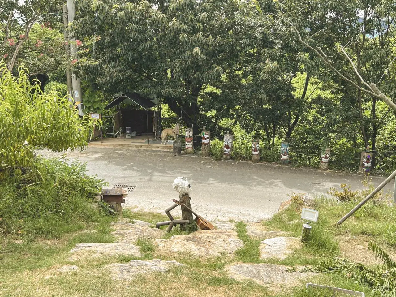 경주-한옥펜타운-숙소-입구-장승