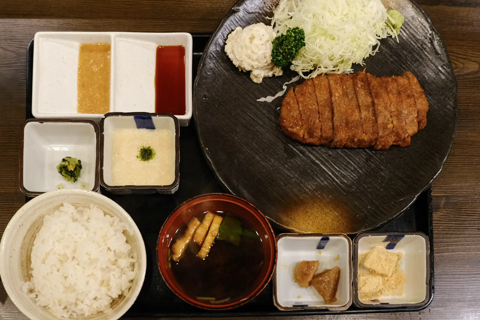 오사카 난바 도톤보리 찐맛집 추천: 모토무라 규카츠, 그냥 입에서 살살 녹는 맛인데? 4 모토무라-규카츠-정식-1인분-상차림