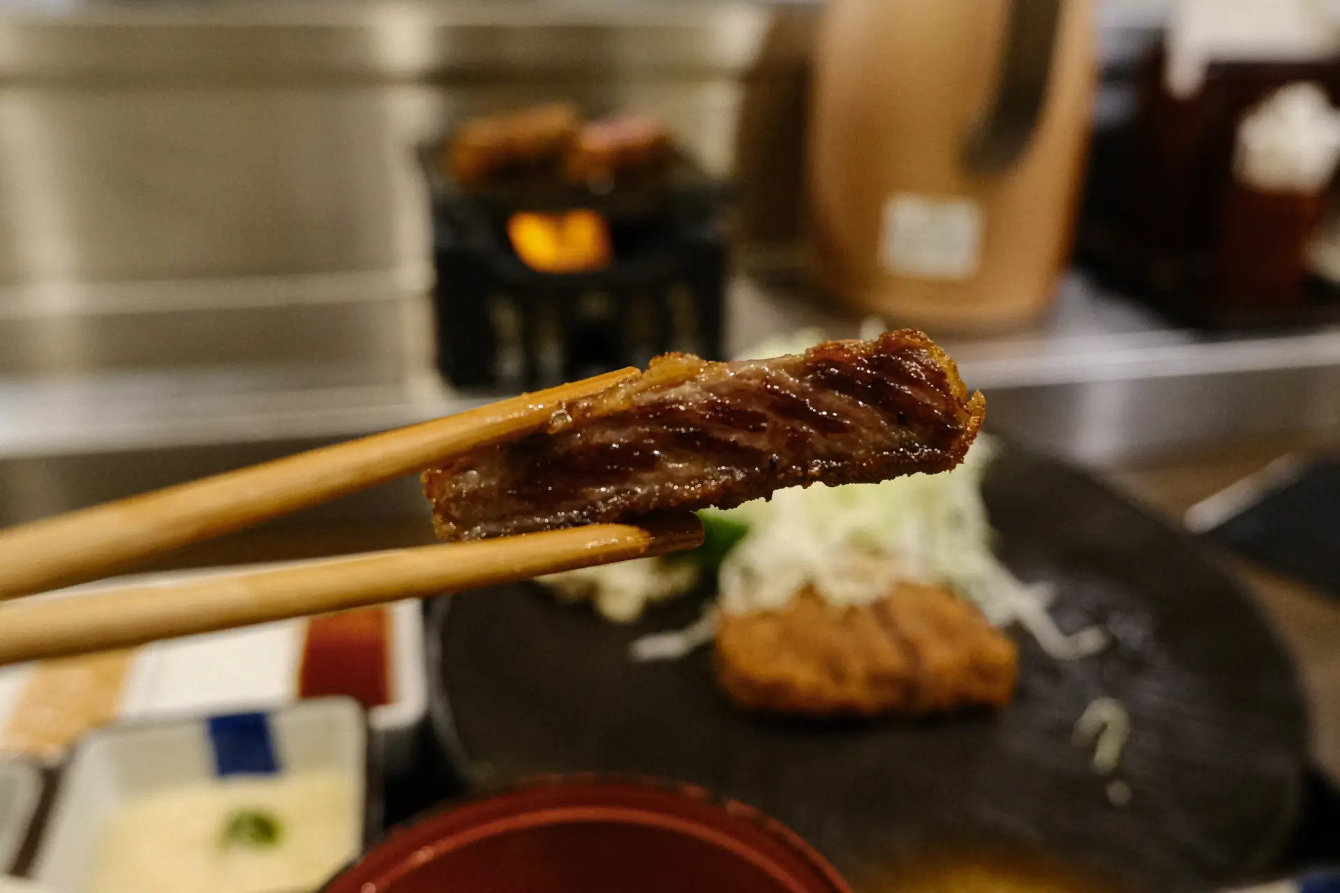 오사카 난바 도톤보리 찐맛집 추천: 모토무라 규카츠, 그냥 입에서 살살 녹는 맛인데? 8 부드럽고-촉촉한-모토무라-규카츠